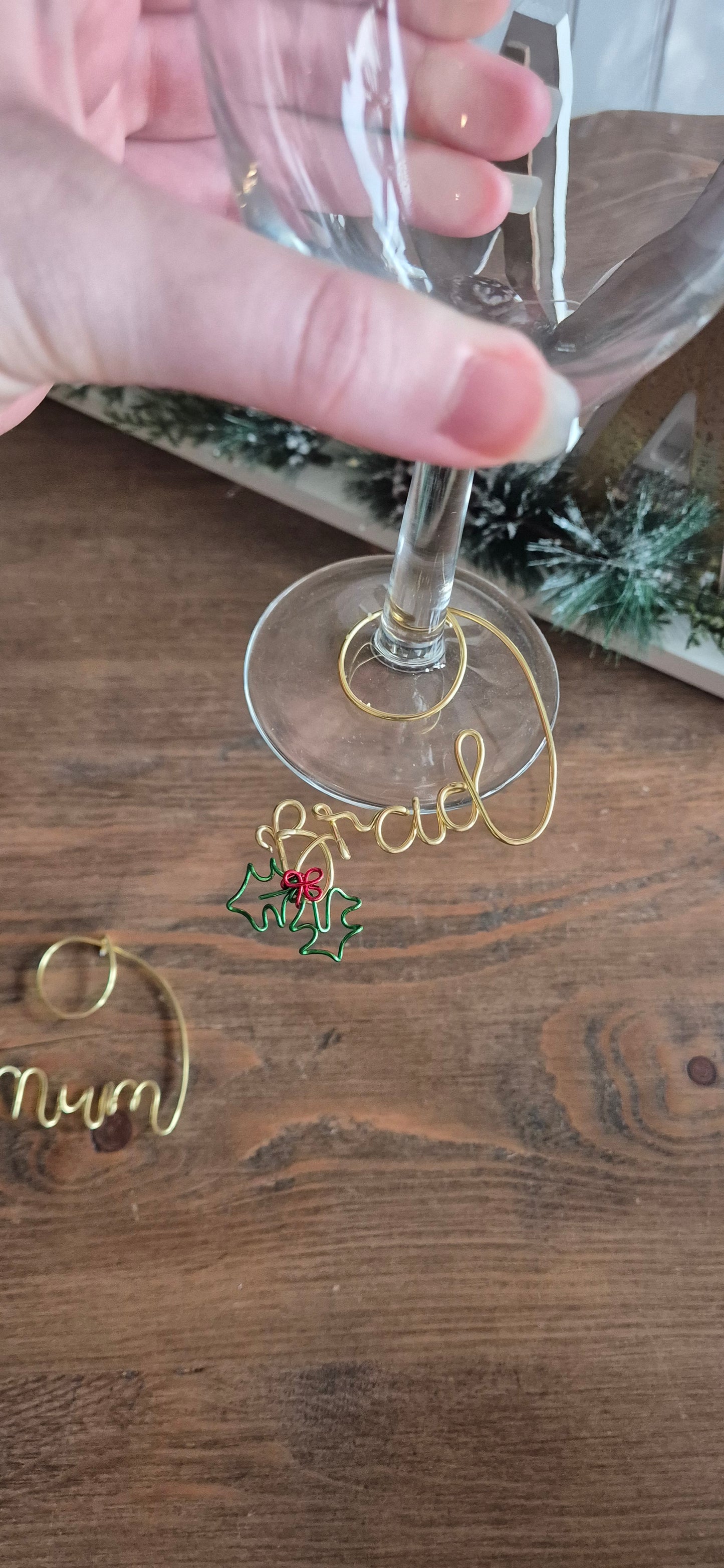 Wine glass names with holly (7-12 characters)